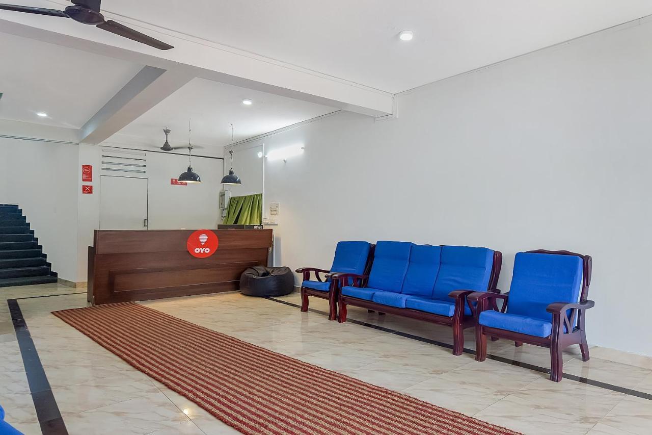 Oyo 13581 Hotel Raj Madikeri Exterior foto