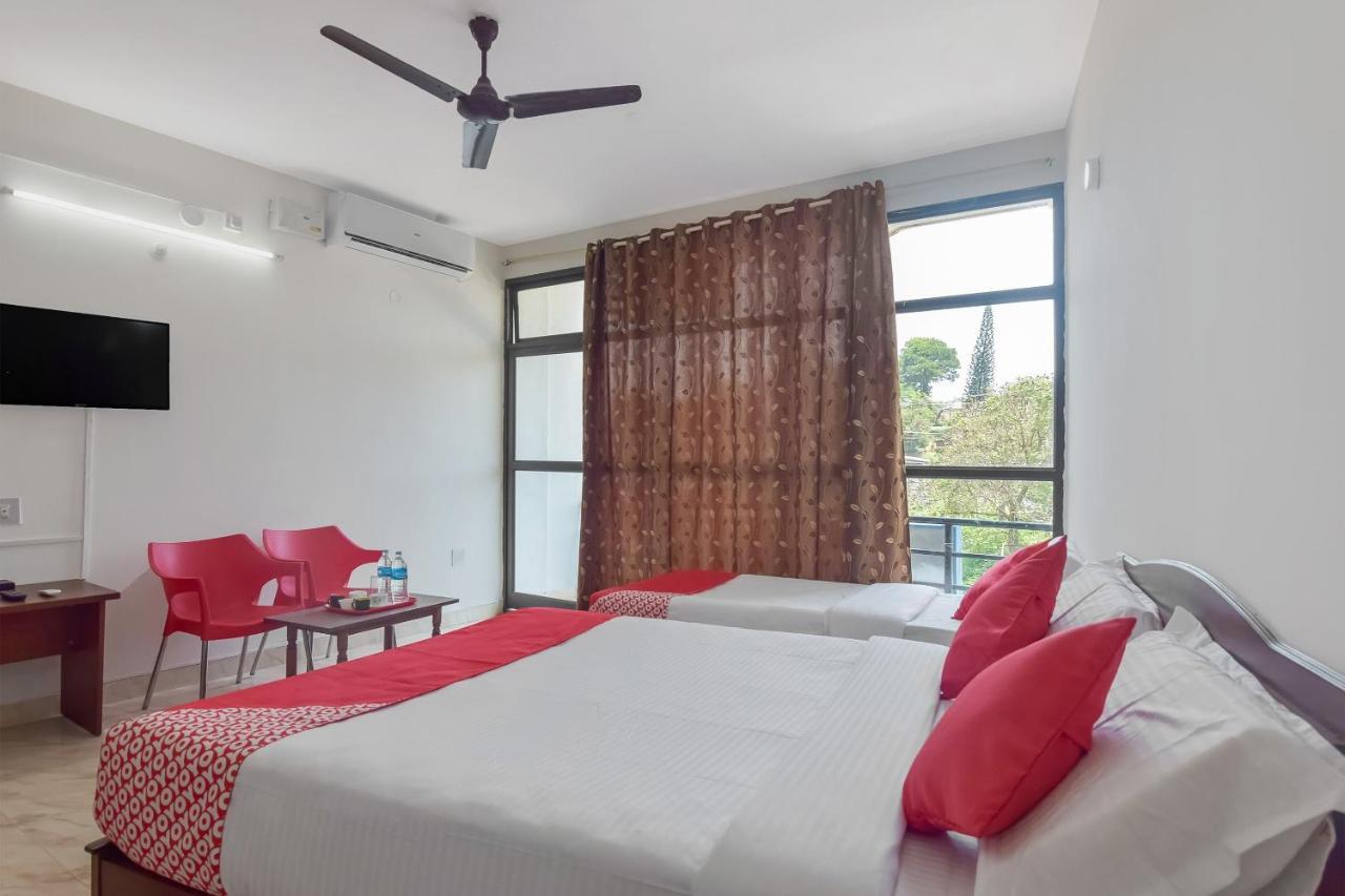 Oyo 13581 Hotel Raj Madikeri Exterior foto