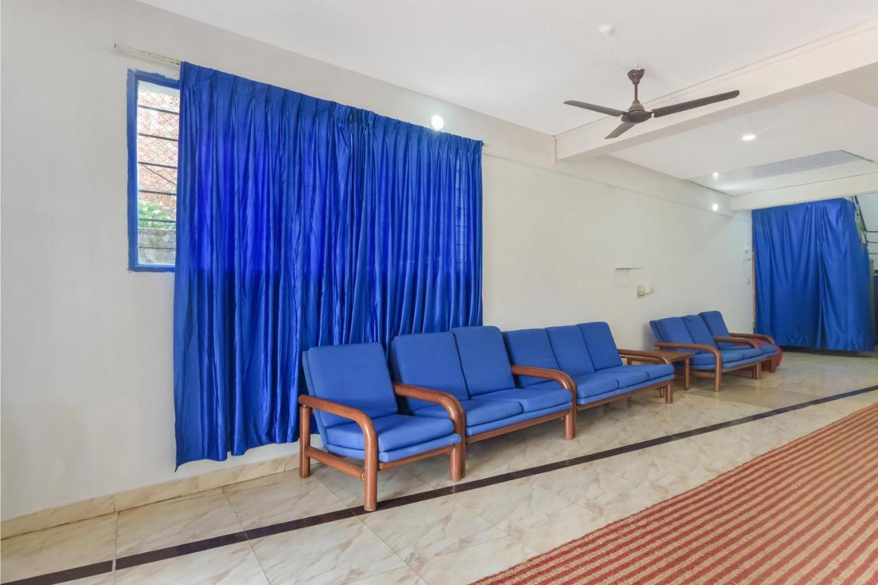 Oyo 13581 Hotel Raj Madikeri Exterior foto